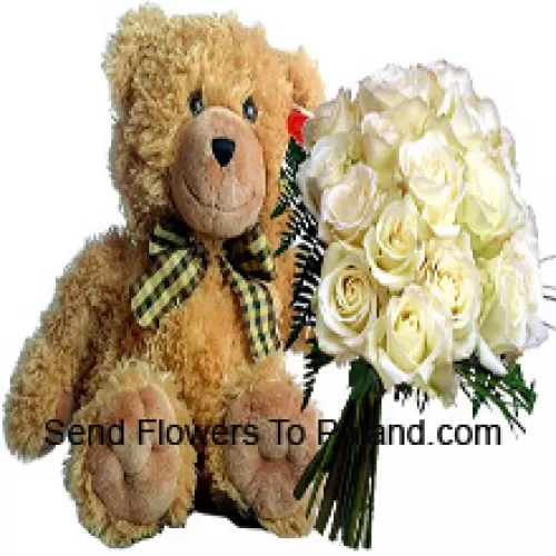 Bouquet de 19 roses blanches avec des remplisseurs saisonniers accompagnés d'un mignon ours en peluche brun de 14 pouces de hauteur