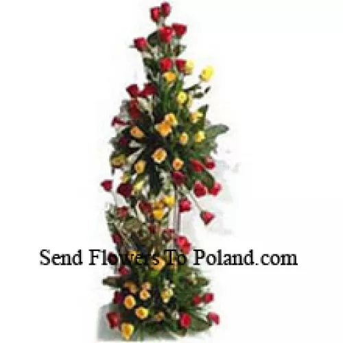 Arrangement de 4 pieds de hauteur de 151 roses rouges et 150 roses jaunes
